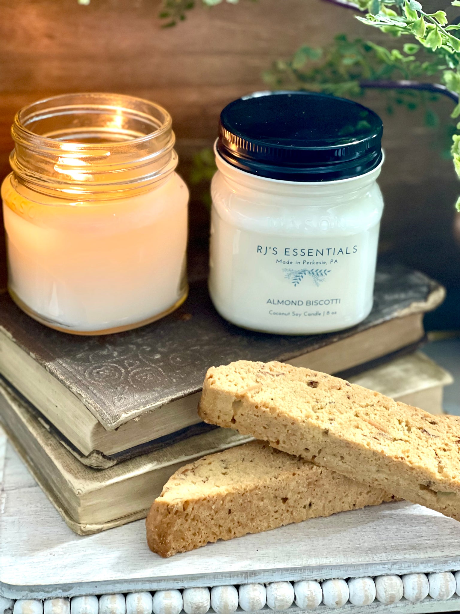 Almond Biscotti 8 oz  Candle